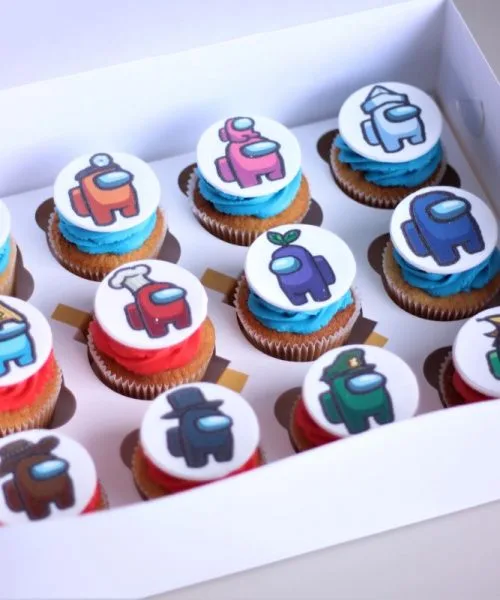 Кап-кейк Амонг Ас 672