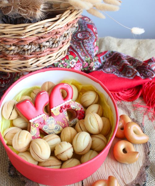 Сладкая Коробочка с Орешками И Пряником П1